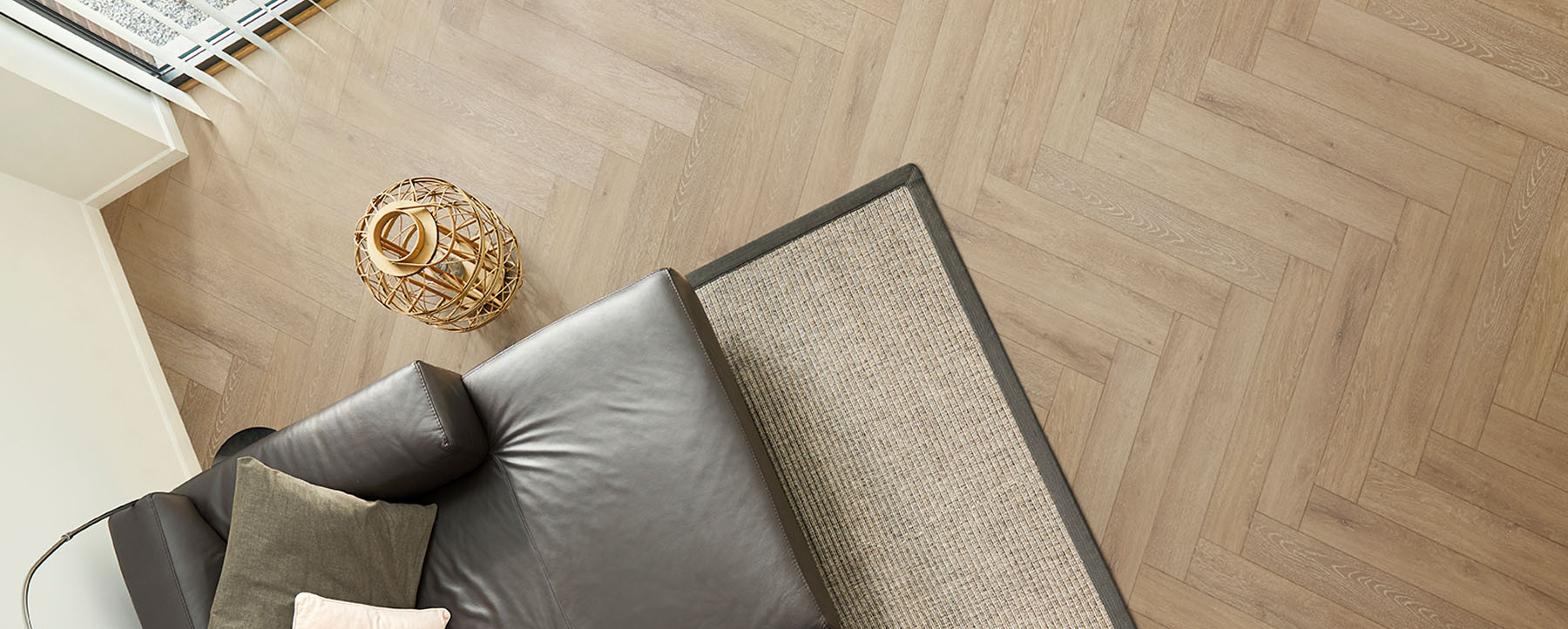 designboden-designbelag-holzoptik-fischgraet-in-hamburg-kaufen-und-verlegen-lassen-starkhome-001-wide.jpg