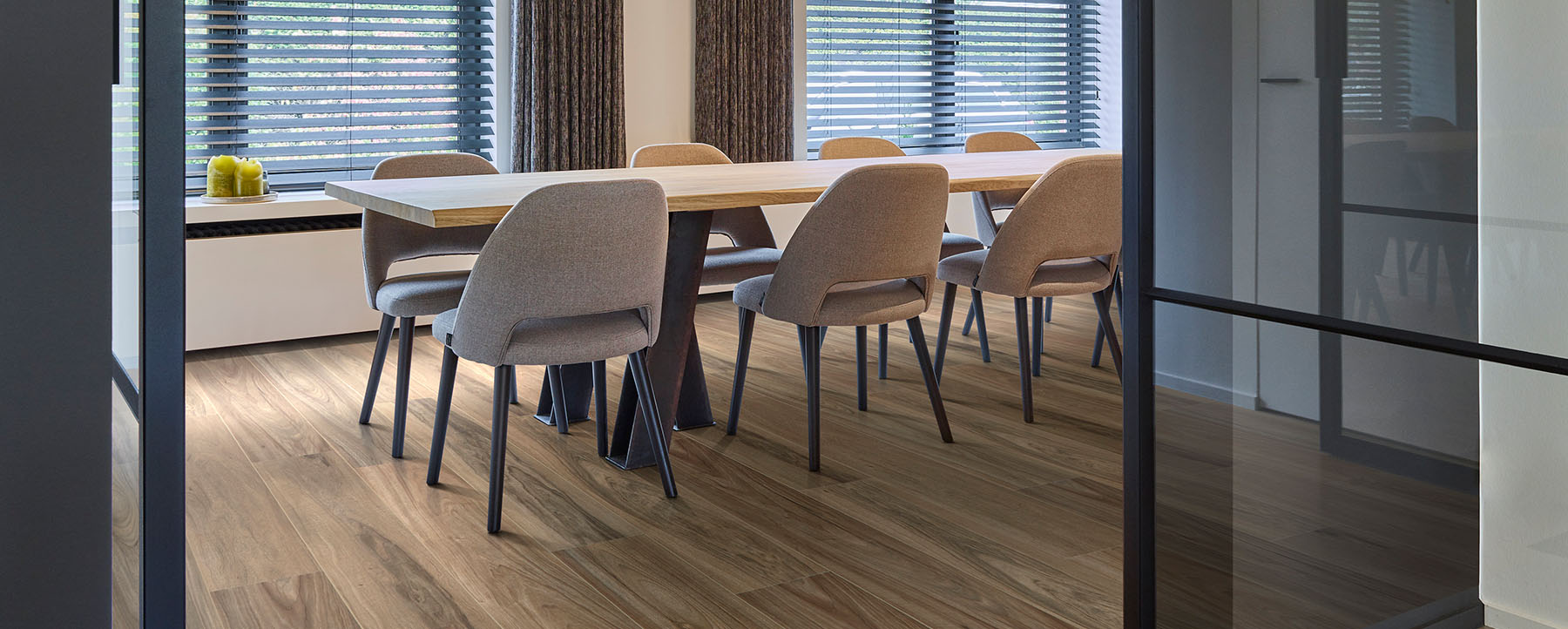 designboden-designbelag-holzoptik-hochwertig-in-hamburg-kaufen-und-verlegen-lassen-starkhome-001-wide.jpg