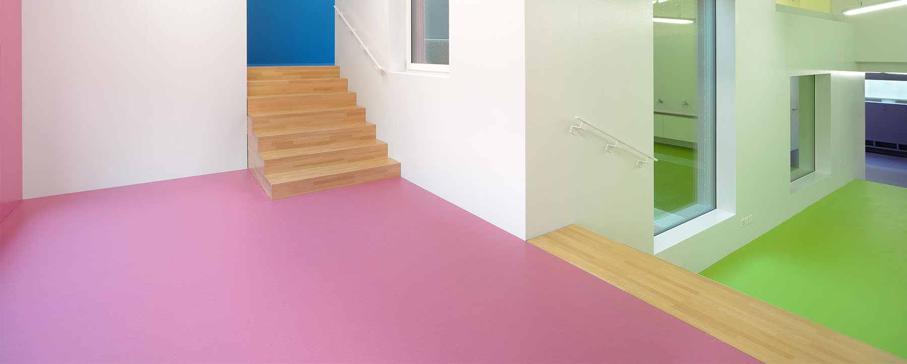 robustes-linoleum-pink-gruen-blau-fuer-privat-und-gewerbe-in-hamburg-kaufen-und-verlegen-lassen-starkhome-001-wide.jpg