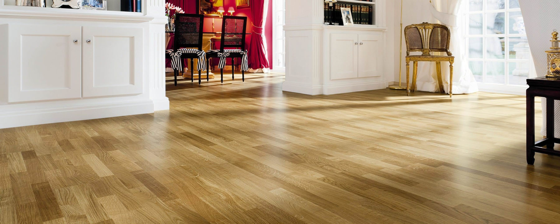 schiffsboden-eiche-holz-geoelt-in-hamburg-kaufen-und-verlegen-lassen-starkhome-001-wide.jpg