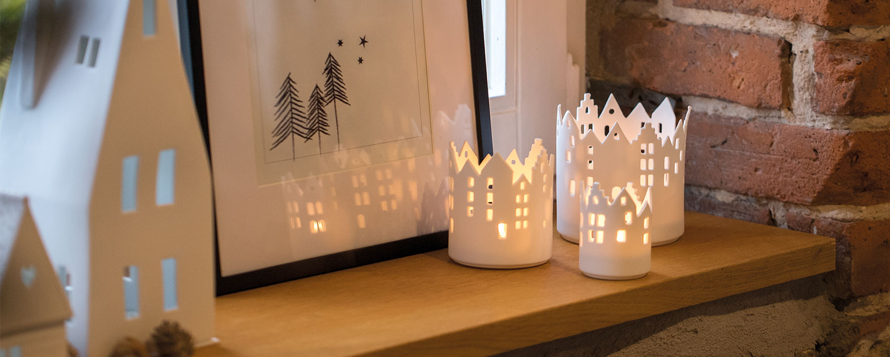 windlicht-haus-krone-teelichthalter-weiss-romantisch-skandi-in-hamburg-kaufen-starkhome-001-wide.jpg