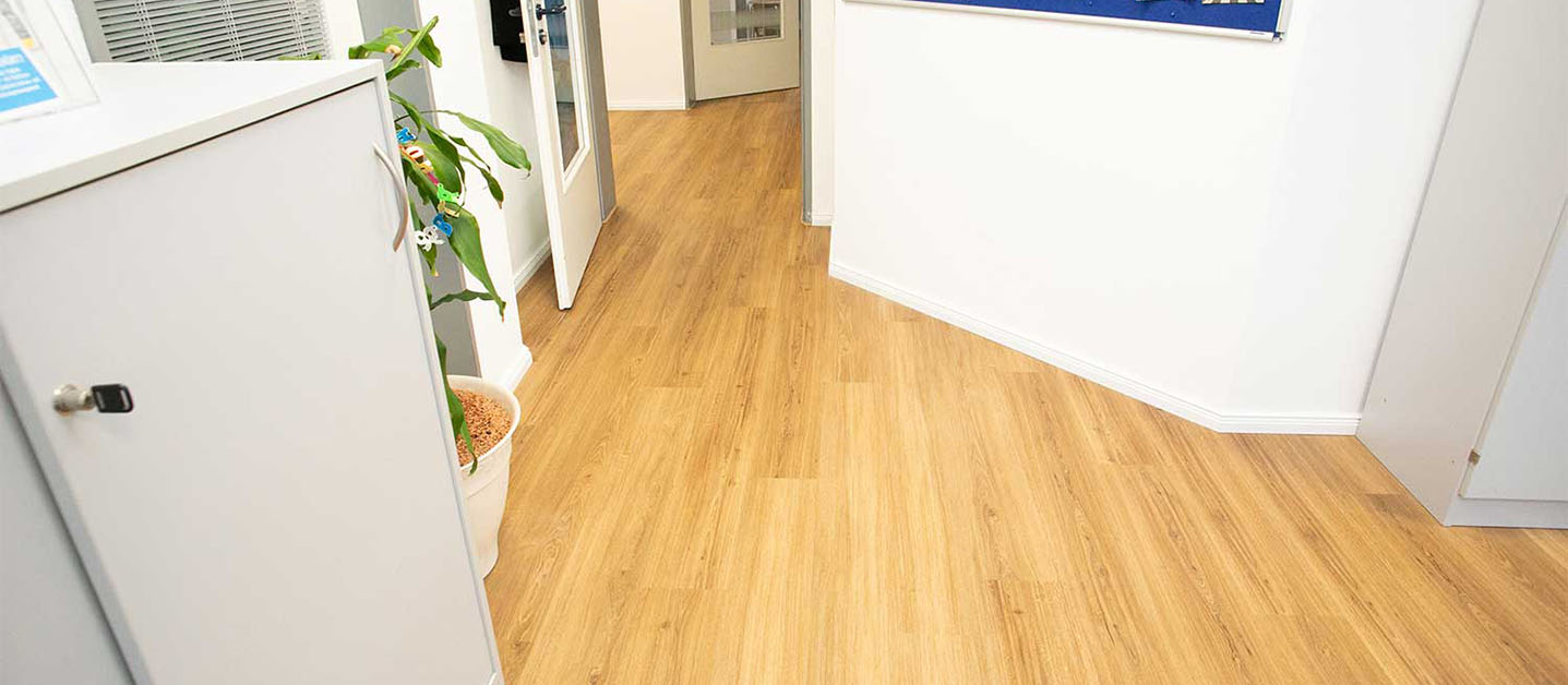 referenz-designboden-fuer-bueros-uebers-wochenende-verlegen-lassen-in-hamburg-starkhome-001-news.jpg
