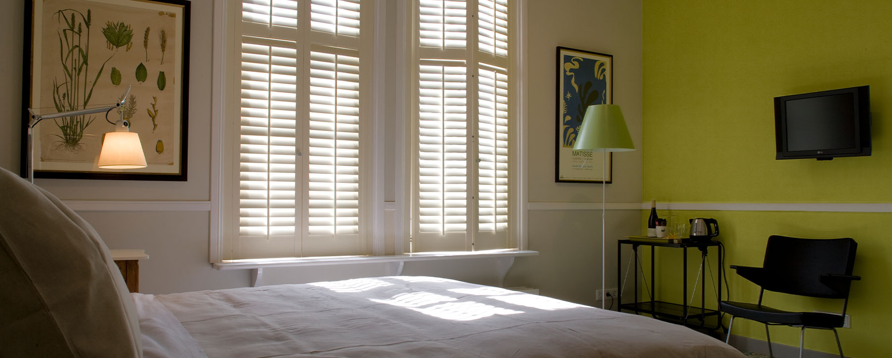 shutters-fensterlaeden-nach-mass-creme-kaufen-anfertigen-und-montieren-lassen-in-hamburg-starkhome-001-wide.jpg
